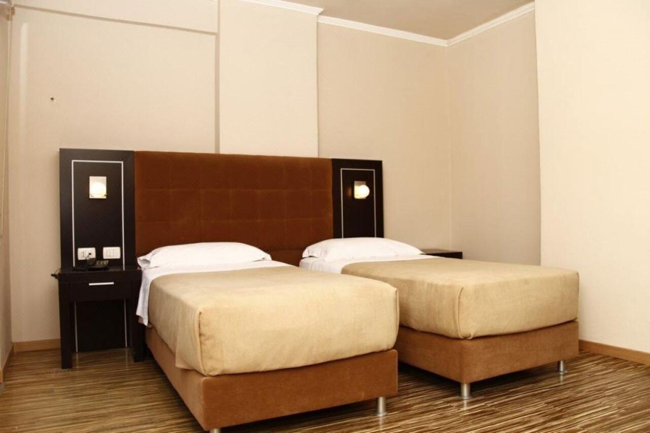 Hotel Nais Beach Durres Exterior photo