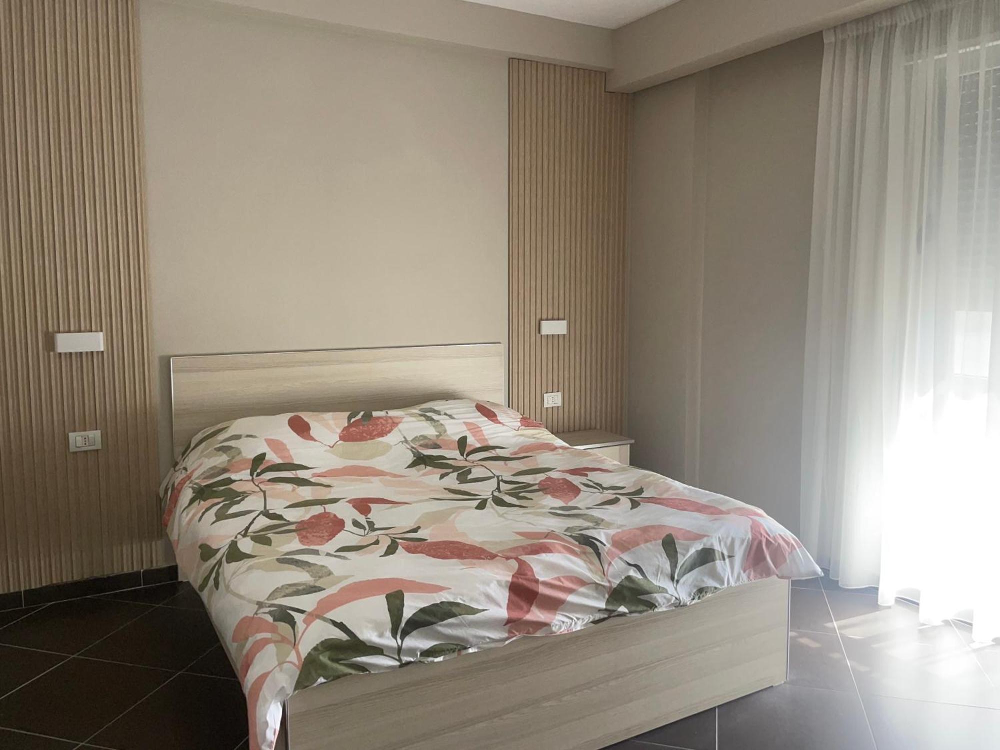 Hotel Nais Beach Durres Exterior photo