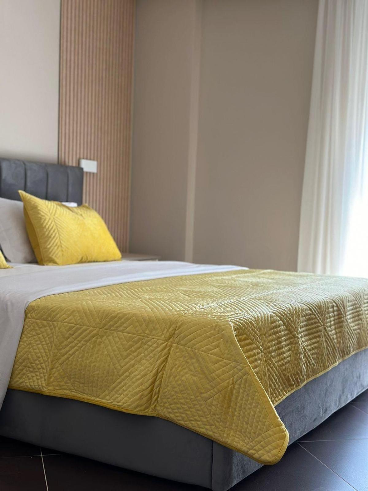 Hotel Nais Beach Durres Exterior photo