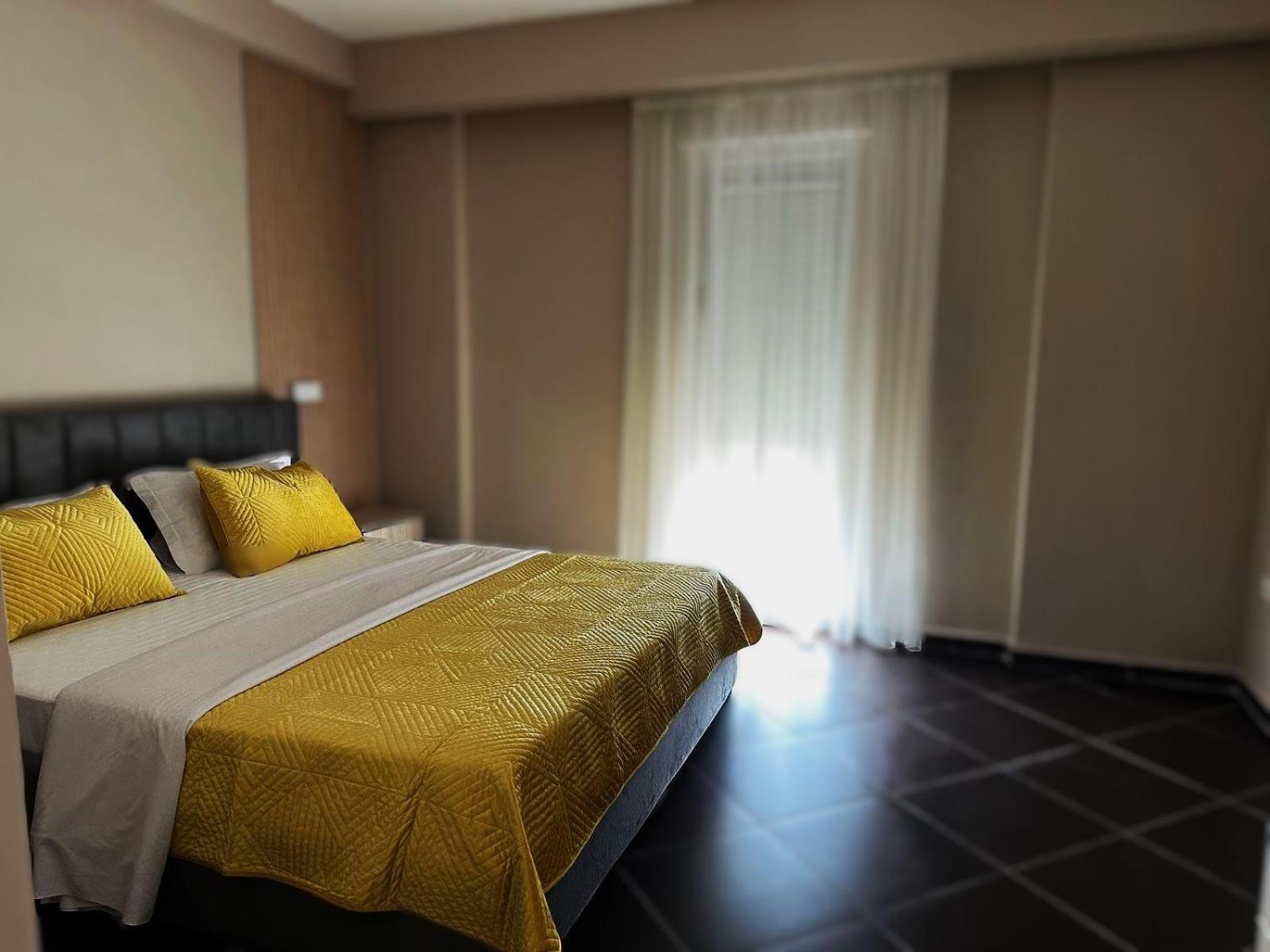Hotel Nais Beach Durres Exterior photo