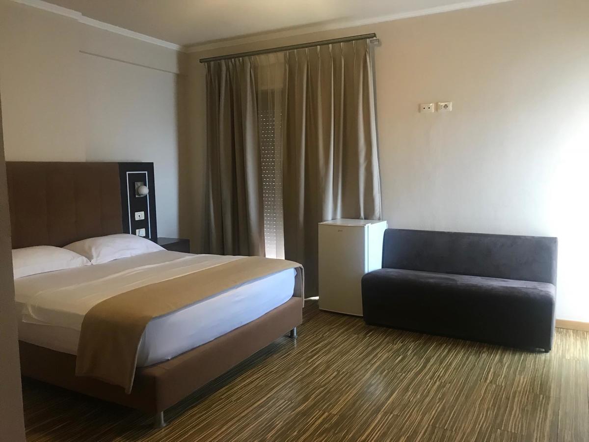 Hotel Nais Beach Durres Exterior photo