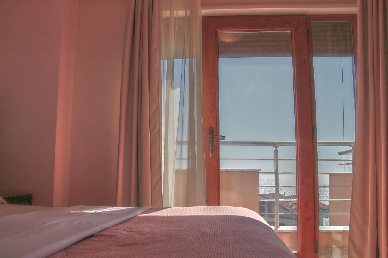 Hotel Nais Beach Durres Exterior photo