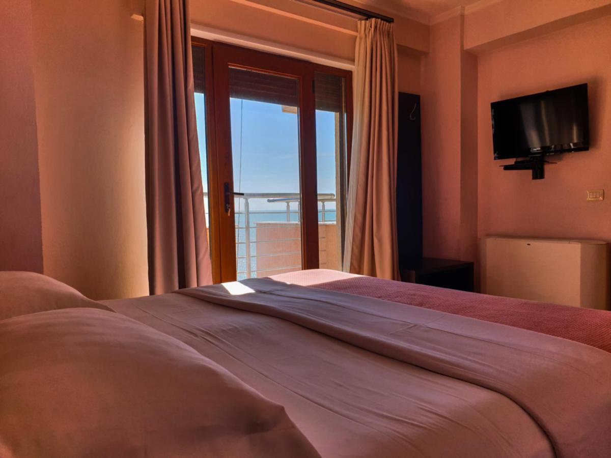 Hotel Nais Beach Durres Exterior photo