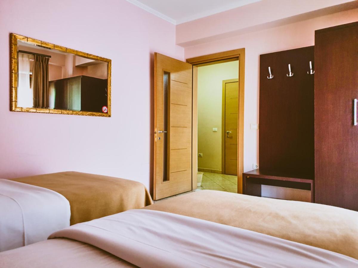 Hotel Nais Beach Durres Exterior photo