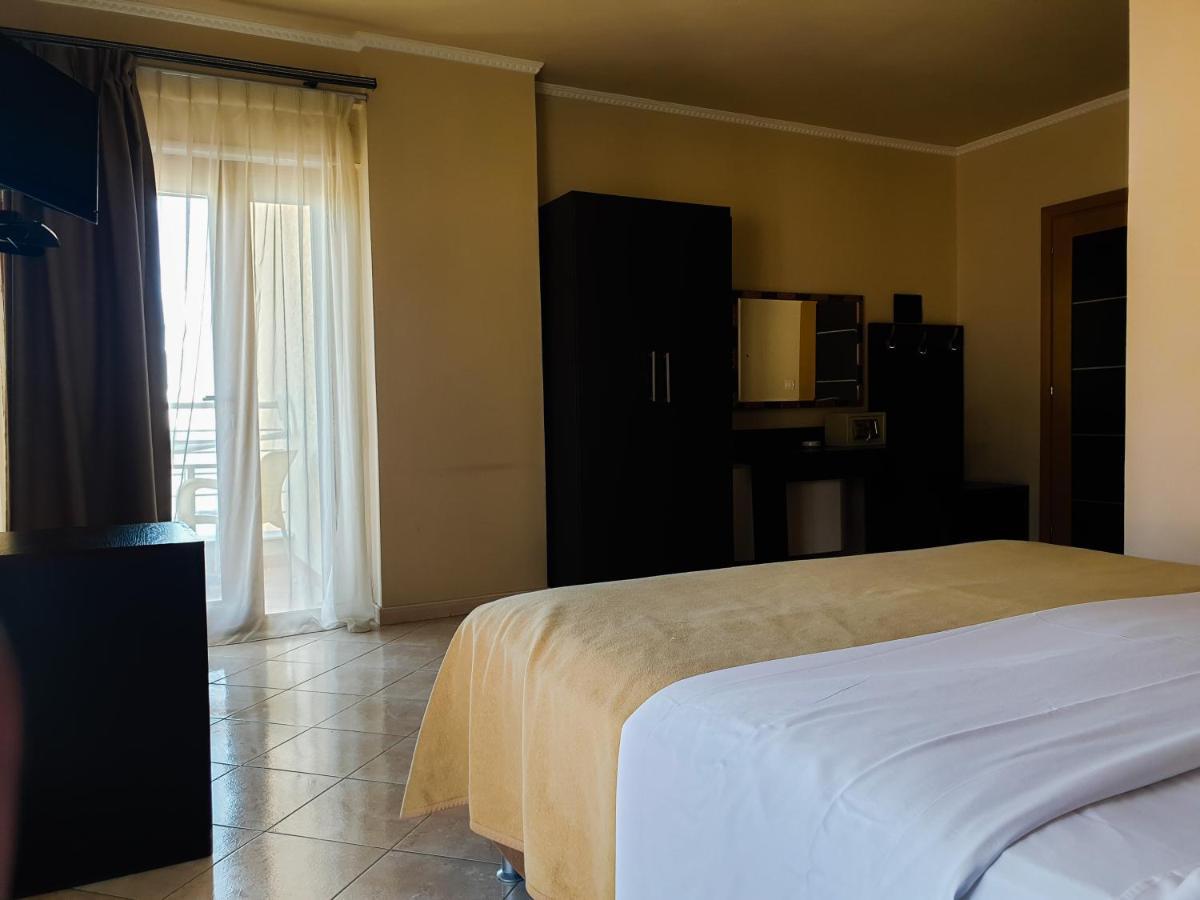 Hotel Nais Beach Durres Exterior photo